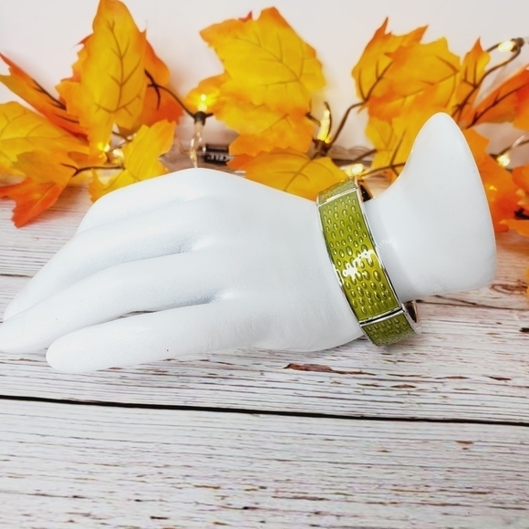NEW LIA SOPHIA LIME GREEN‎ CUFF BRACELET - Picture 9 of 9